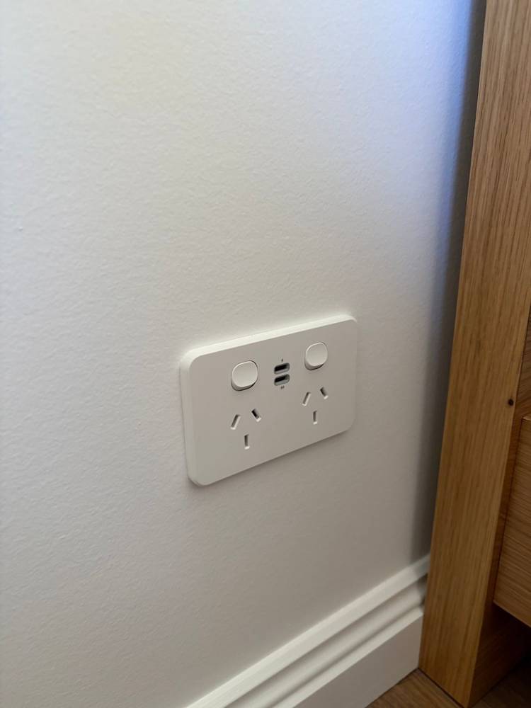 Double power point with USB-C charging